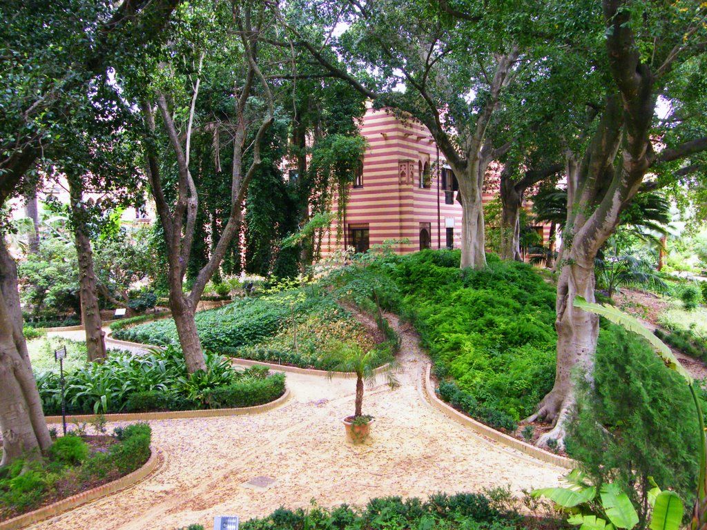 “Ruta de los Montpensier (I). Jardines del Palacio Orléans-Borbón”